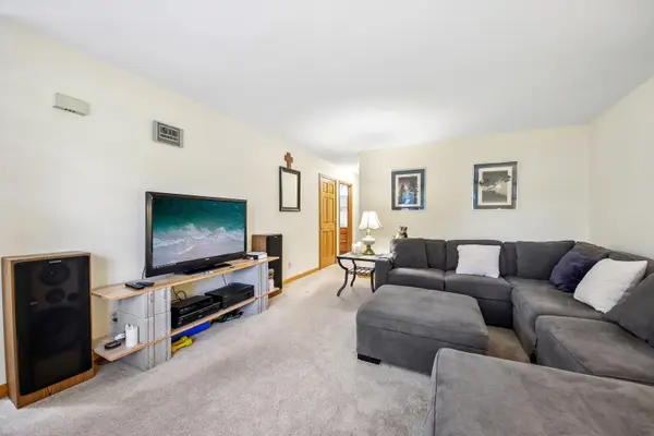 109 Weaver DR, Cary, IL 60013