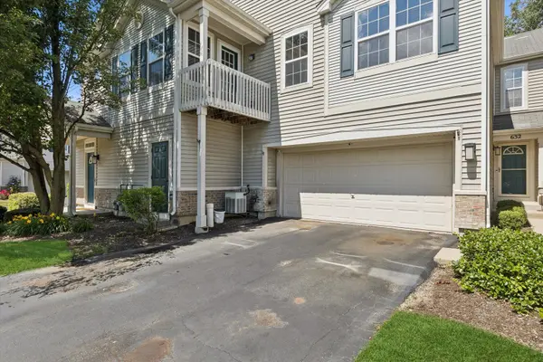632 Arbor CIR #632, Lakemoor, IL 60051