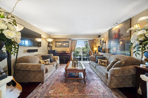 1627 N Windsor DR #305, Arlington Heights, IL 60004