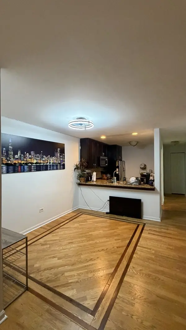 716 Prescott DR #302, Roselle, IL 60172