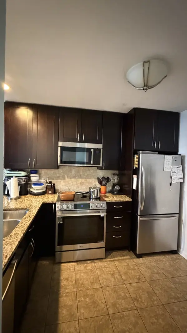 716 Prescott DR #302, Roselle, IL 60172