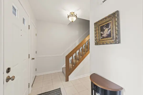 27W327 Providence LN, Winfield, IL 60190