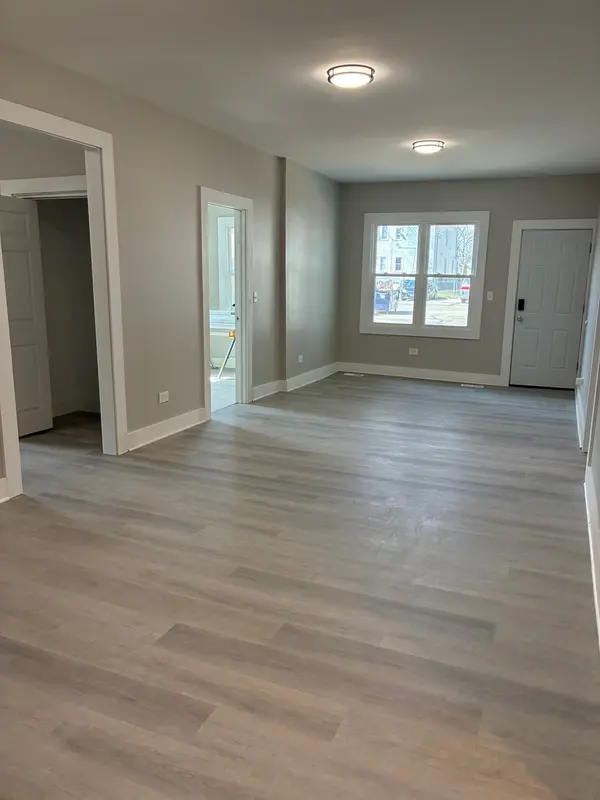 1542 Victoria AVE #2, North Chicago, IL 60064