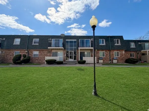 9954 S 84th TER #109, Palos Hills, IL 60465