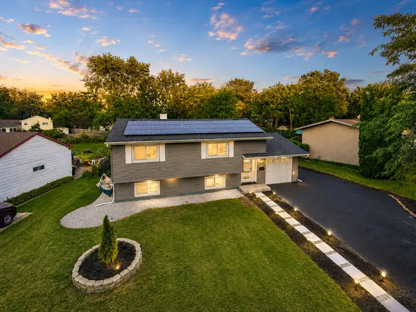 1003 Sheffield DR, Crystal Lake, IL 60014