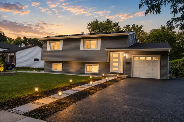 1003 Sheffield DR, Crystal Lake, IL 60014