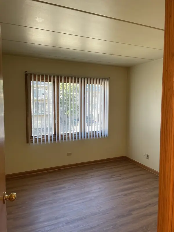 9532 Minnick AVE #2W, Oak Lawn, IL 60453