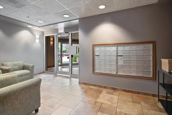 5360 N Lowell AVE #311, Chicago, IL 60630
