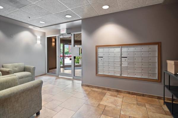 5360 N Lowell AVE #311, Chicago, IL 60630