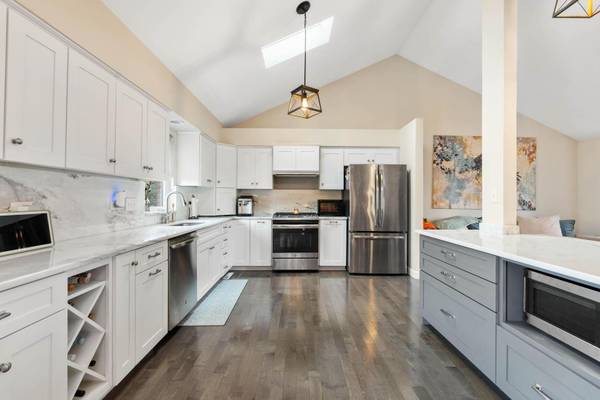 750 Bluestone Bay DR, New Lenox, IL 60451
