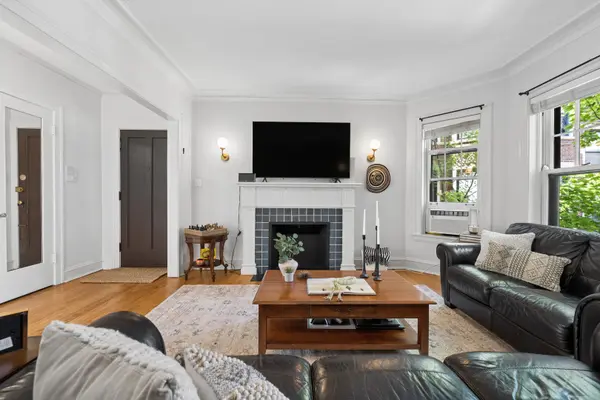 632 Sheridan SQ #2, Evanston, IL 60202