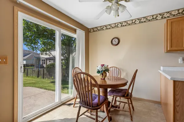92 prairiefield AVE, Cortland, IL 60112