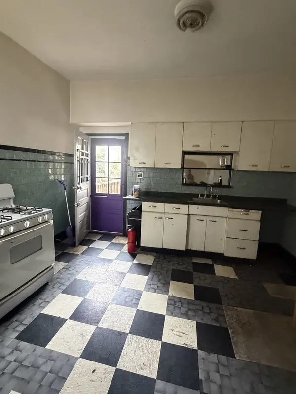 823 S Carpenter ST, Chicago, IL 60607