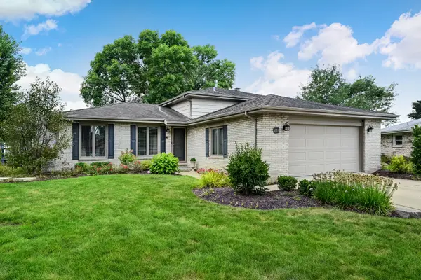 8211 Sawyer CT, Darien, IL 60561