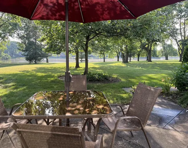106 N Regency DR E, Arlington Heights, IL 60004