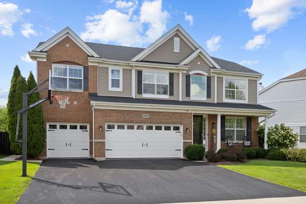 10203 Hunter TRL, Huntley, IL 60142
