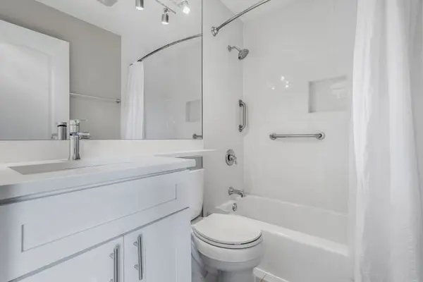 611 W Patterson AVE #420, Chicago, IL 60613