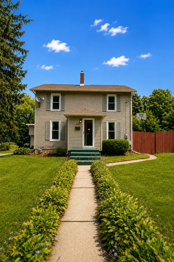 810 Hemlock AVE, Dixon, IL 61021