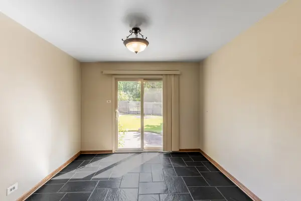 27 Pleasant AVE, Highwood, IL 60040