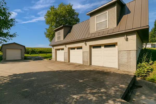 7811 29th ST, Milan, IL 61264