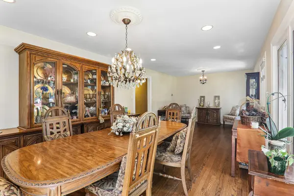 2870 Alden LN, Des Plaines, IL 60018