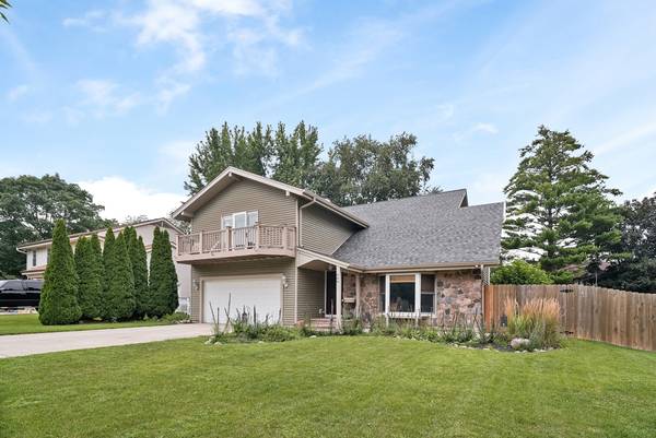 669 Tamarisk TER, Crystal Lake, IL 60014