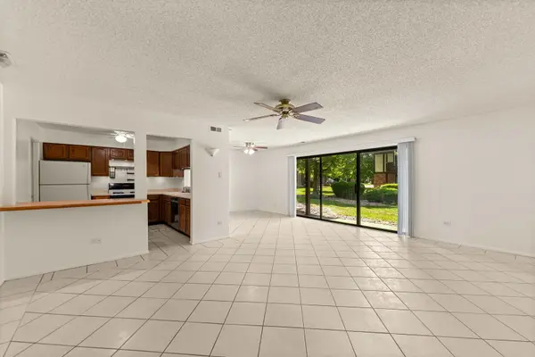 8245 Poplar LN #5B, Palos Hills, IL 60465