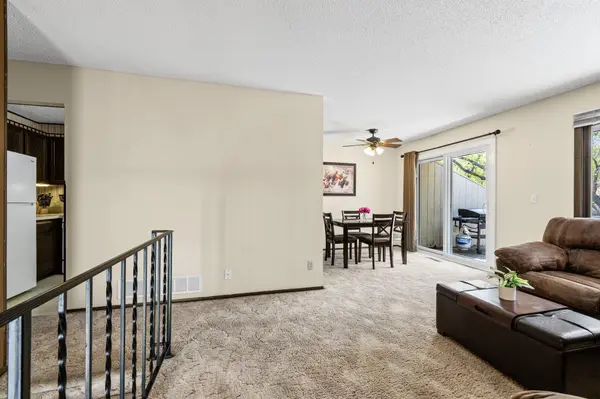 6586 Ives LN N, Maple Grove, MN 55369