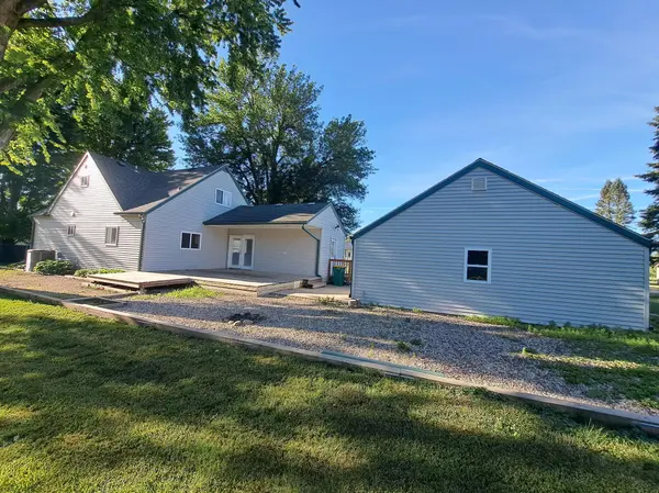 705 Glenview DR, Albert Lea, MN 56007