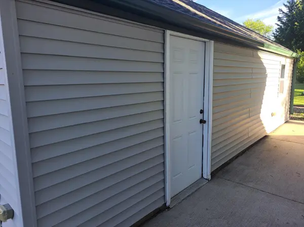 705 Glenview DR, Albert Lea, MN 56007