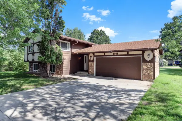 1344 Willow Lake BLVD, Vadnais Heights, MN 55110