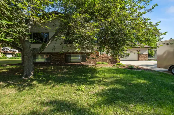 1907 25 1/2 AVE S, Fargo, ND 58103