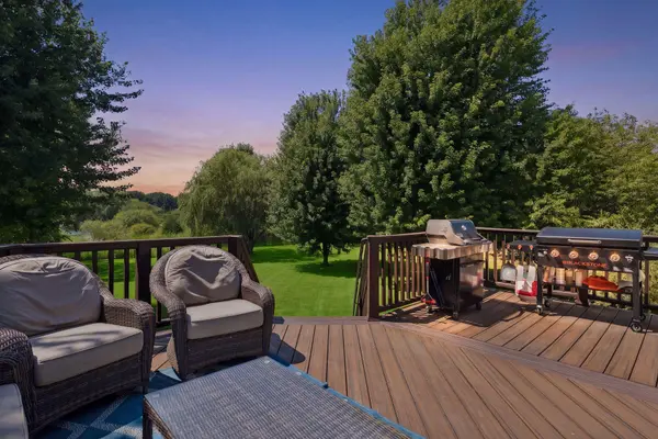 9065 Woodland DR, Minnetrista, MN 55375