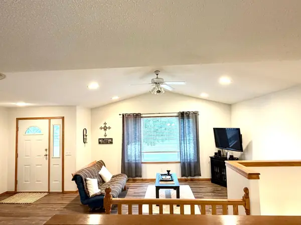 407 Oak Crest BLVD, Roseau, MN 56751
