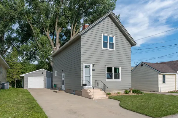 1041 Quincy ST, North Mankato, MN 56003