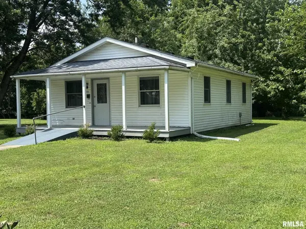 580 S SPRUCE ST, Nokomis, IL 62075