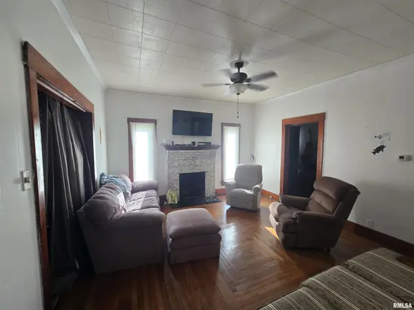 125 VIRGINIA ST, Carterville, IL 62918