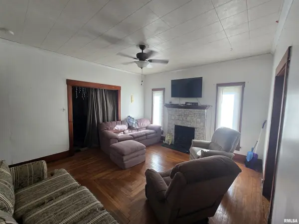 125 VIRGINIA ST, Carterville, IL 62918