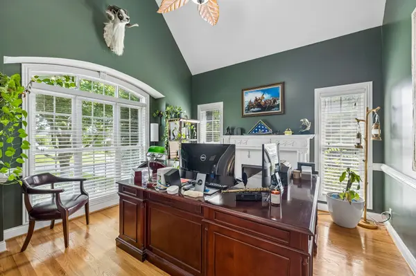 405 Lake Pointe Dr, Clarksville, TN 37043