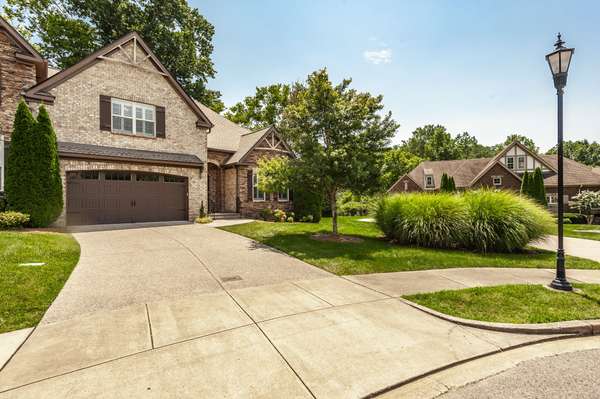 210 Abiding Pl, Goodlettsville, TN 37072