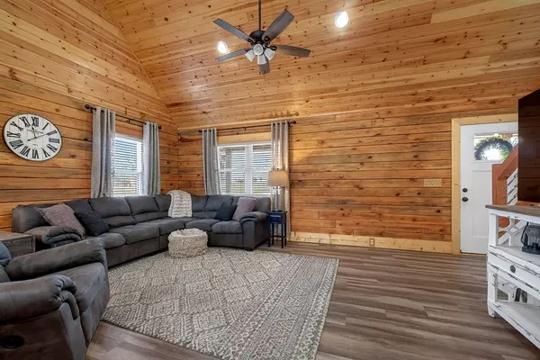 108 Crestview Ln, Livingston, TN 38570