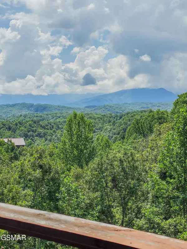 1959 Blackthorn Trail, Sevierville, TN 37876