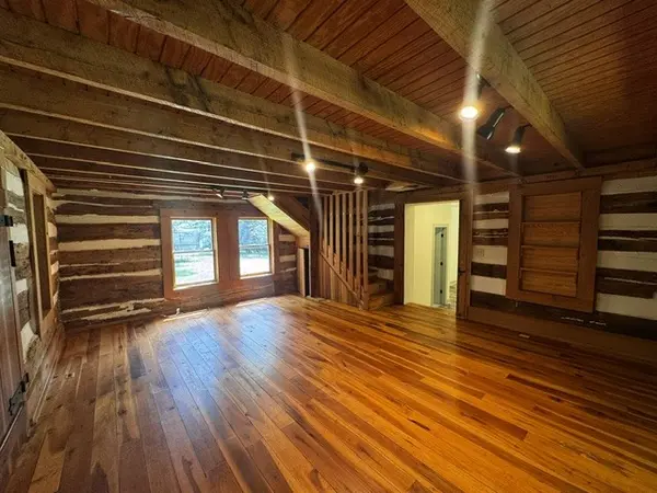8668 Poplar Creek Rd, Nashville, TN 37221