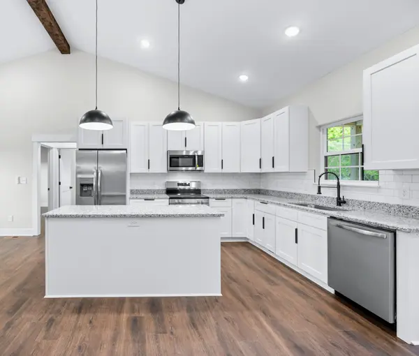 1239 N Main St #N, Tennessee Ridge, TN 37178