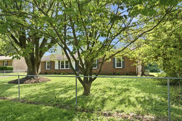 112 James Dr, Clarksville, TN 37042
