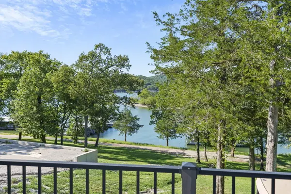 11 Kings Cove Lane, Reeds Spring, MO 65737