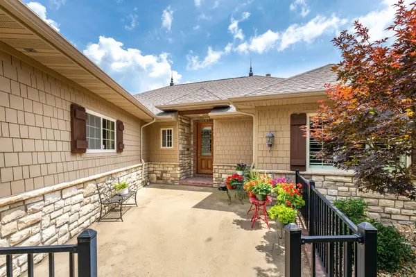 5 Grand Vin Lane, Blue Eye, MO 65611