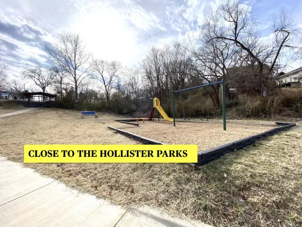 310 Hawthorne Street, Hollister, MO 65672