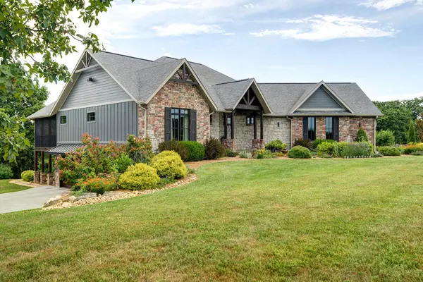92 Old Oak Circle, Reeds Spring, MO 65737