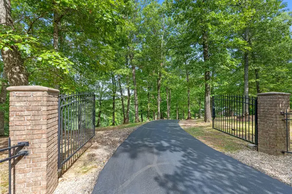 1031 Eaglecrest Road, Cape Fair, MO 65624